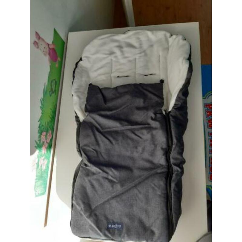 Nette voetenzak Zafiro voor kinderwagen of buggy.