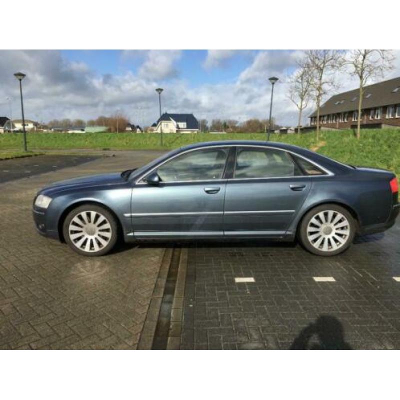 Audi A8 4.2 Quattro 334PK AUT 2003 Blauw Youngtimer!