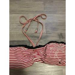 Rood-wit gestreepte bikini van Esprit in maat 40.