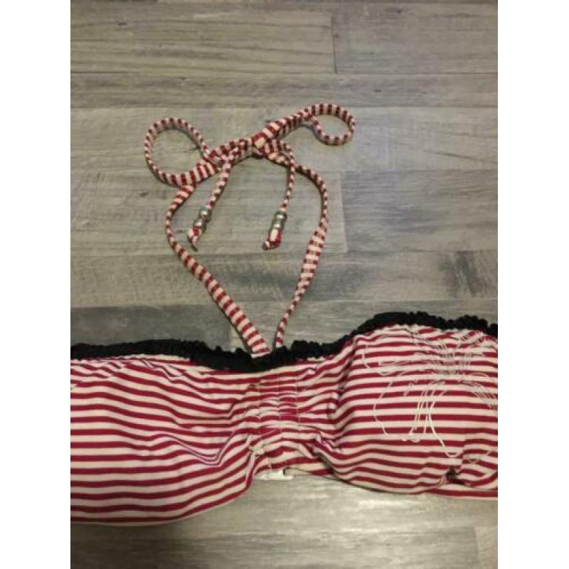 Rood-wit gestreepte bikini van Esprit in maat 40.