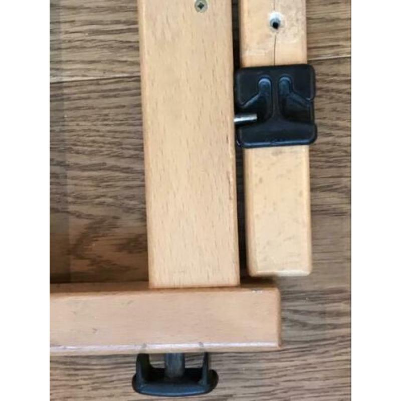 Geuther traphek hout met draai/veer sluiting