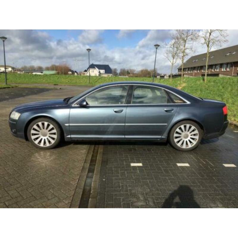 Audi A8 4.2 Quattro 334PK AUT 2003 Blauw Youngtimer!