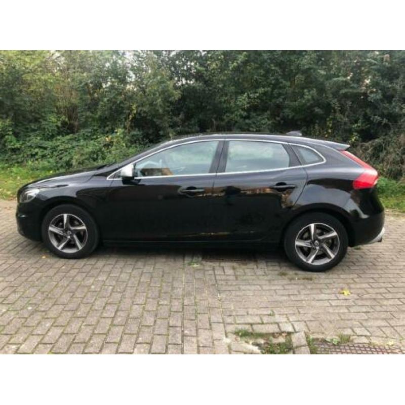 Volvo V40 2.0 D2 (Diesel) R-Design zwart nov 2015 83.000km
