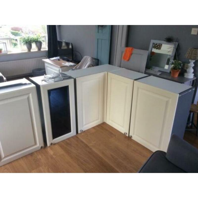 Boven kastjes keuken.