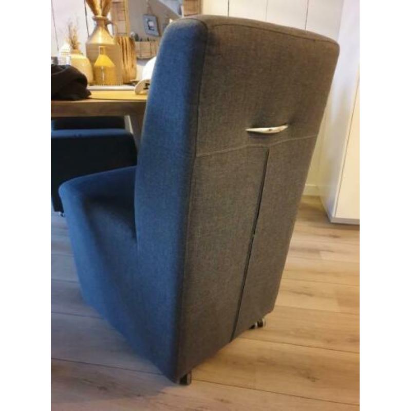 6 eetkamerstoelen donker grijs op wieltjes