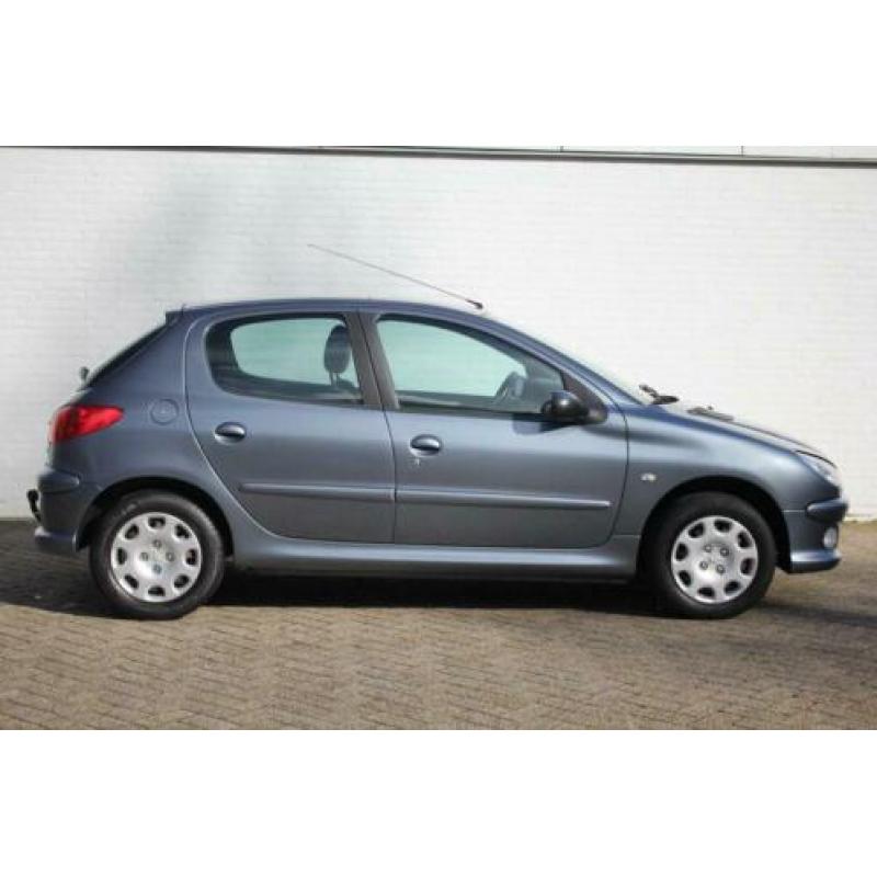 Peugeot 206 1.4 Forever 5D Airco | Elek. ramen | Trekhaak |