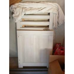 Ledikant greywash kleur