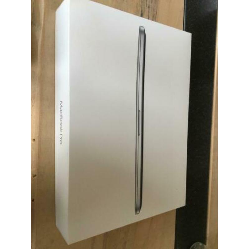 MacBook Pro 15" Retina i7 inclusief accessoires en doos