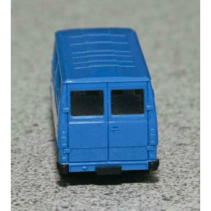 Mercedes 207D personenbusje. Merk: Praliné