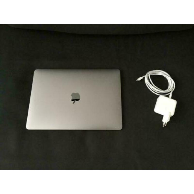 13-inch MacBook Air – spacegrijs