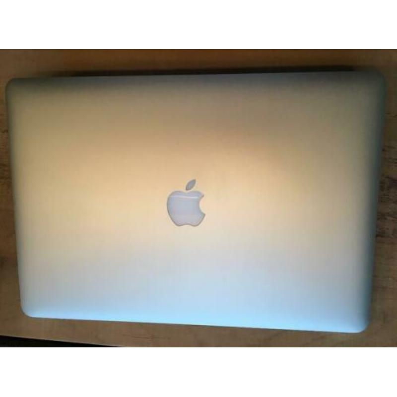 MacBook Pro 15" Retina i7 inclusief accessoires en doos