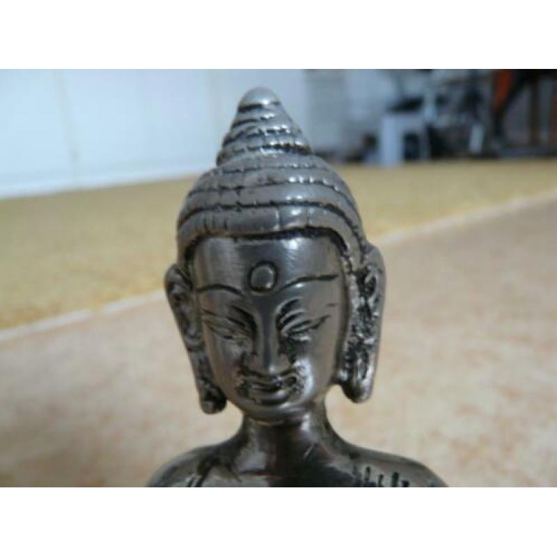 verzilverde Boeddha uit Nepal