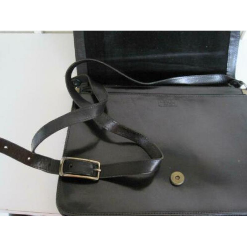 Claudio Ferrici dames schouder tas kleur zwart