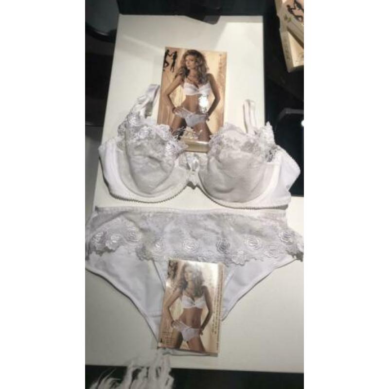 Roza lingerieset model Kiara beugelbh 75D en slip 38 nieuw