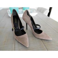 Beige Guess pumps aangeboden