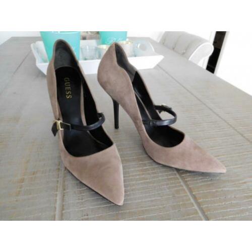 Beige Guess pumps aangeboden