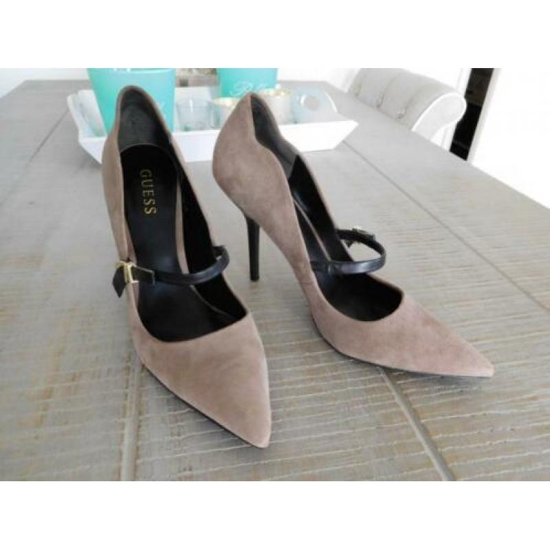 Beige Guess pumps aangeboden