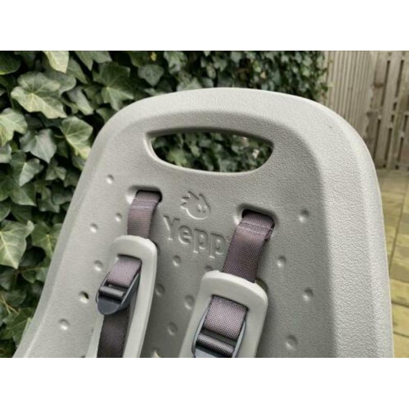 Yepp Maxi Silver nieuw staat achterzitje easy fit