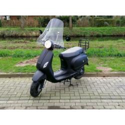 Vespa look senzo riva lux 2019 euro4 met slechts 447km