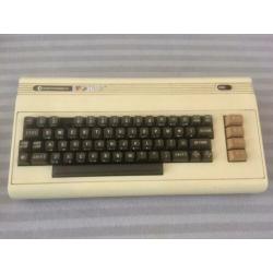Commodore 64 VIC 20 keyboard + cassettedeck + cartridge spel