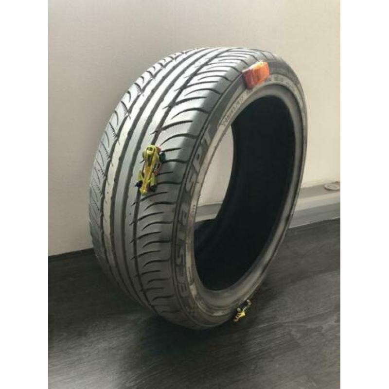 Stoere autobanden met hot wheels auto’s