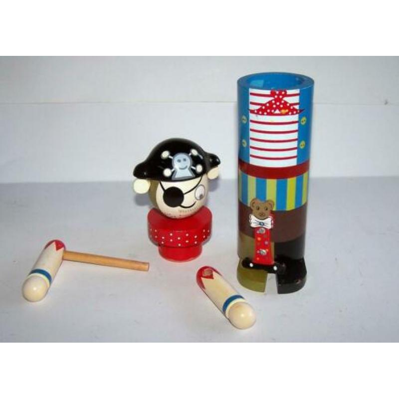 Mooie houten spaarpot Piraat. H. 25cm. Izgs.