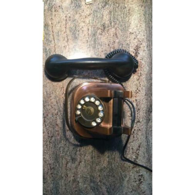 Antieke koperen telefoon