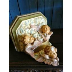 Oude kerk console met engelen-hoofdjes