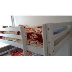 Wit stapelbed