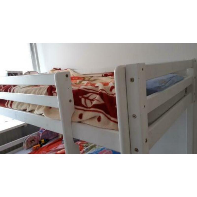 Wit stapelbed