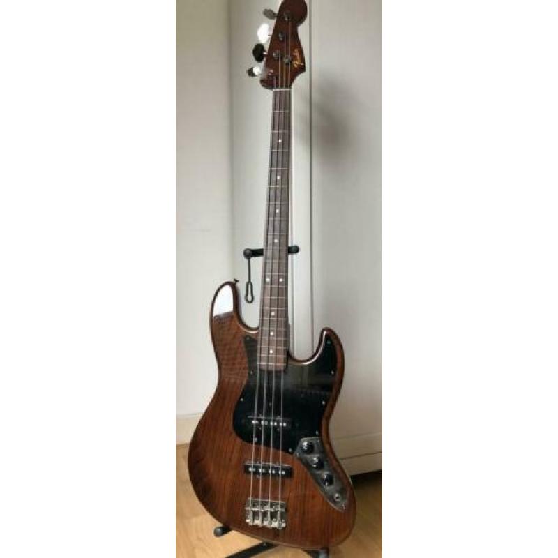 Fender Limited Edition '62 Jazz Bass (Walnut)