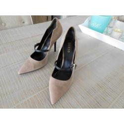Beige Guess pumps aangeboden