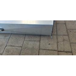 Grote bak met drie kranen