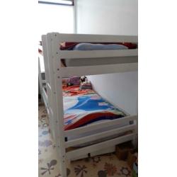 Wit stapelbed