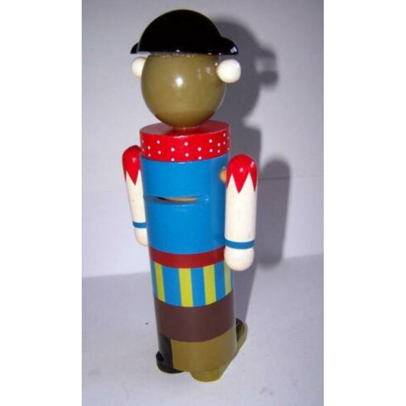 Mooie houten spaarpot Piraat. H. 25cm. Izgs.