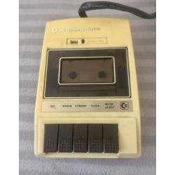 Commodore 64 VIC 20 keyboard + cassettedeck + cartridge spel