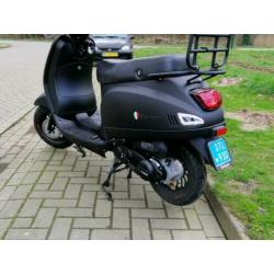 Vespa look senzo riva lux 2019 euro4 met slechts 447km
