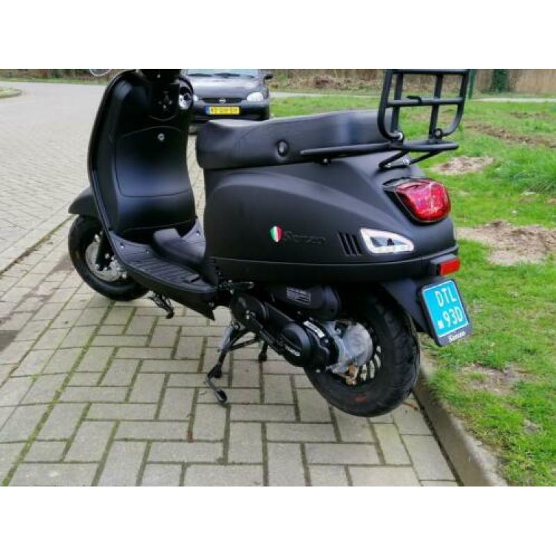 Vespa look senzo riva lux 2019 euro4 met slechts 447km