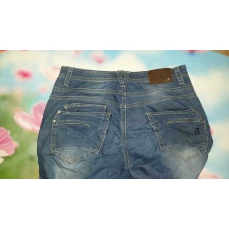 1. Summerwoman jeans maat 36