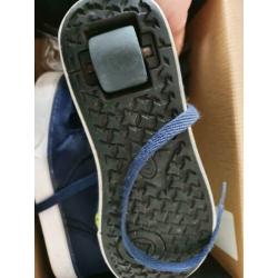 Heely's heely schoenen met wieltje mt 35.
