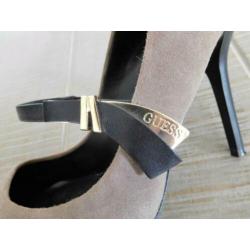 Beige Guess pumps aangeboden