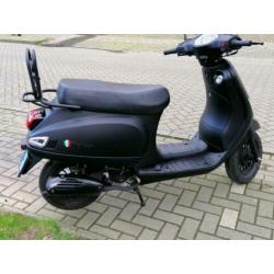 Vespa look senzo riva lux 2019 euro4 met slechts 447km