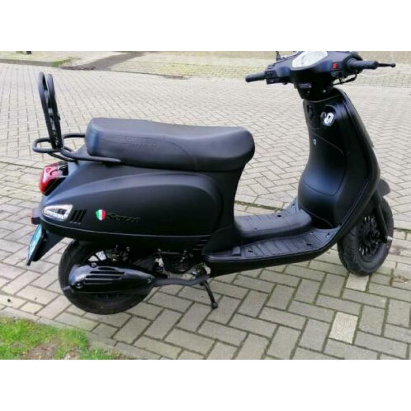 Vespa look senzo riva lux 2019 euro4 met slechts 447km