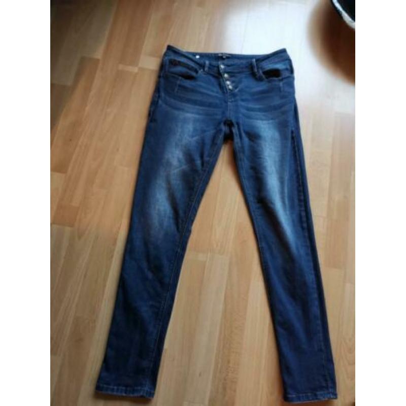 Be Ware gave donkerblauwe jeans mt 38 ZGAN