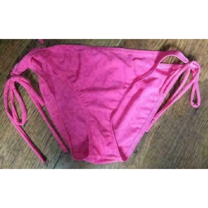 Cyclaam bikini mt 38 cup kleine B