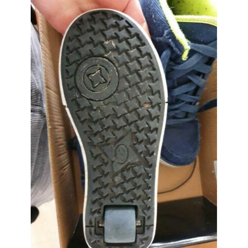 Heely's heely schoenen met wieltje mt 35.