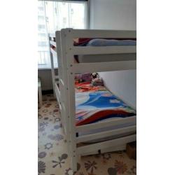 Wit stapelbed