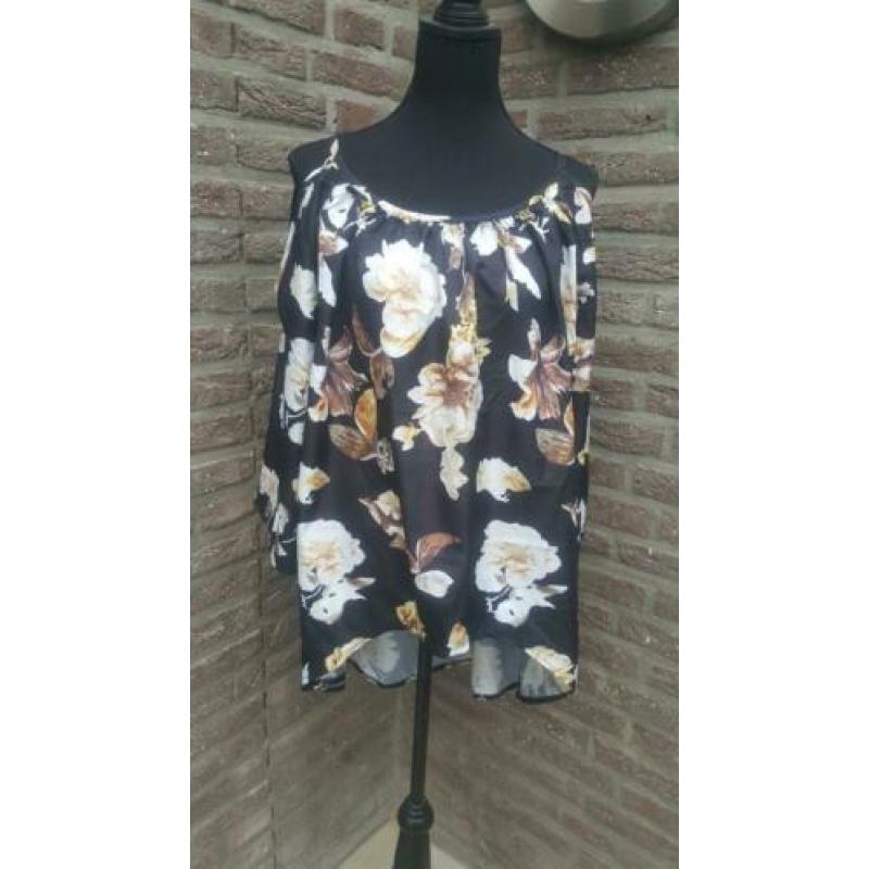 Bloemen top/blouse open schouders maat 5xl