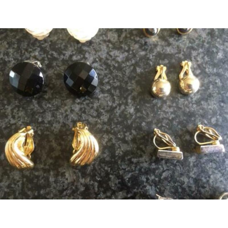16 paar oorbellen clips + 1 paar knopjes