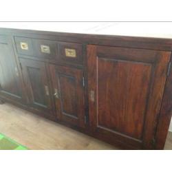 Dressoir koloniaalen tafel met 6 stoelen